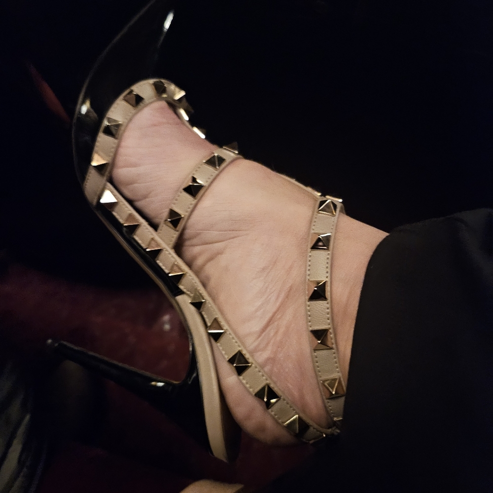 Valentino Rock Studded Pump - Picture 8 of 9